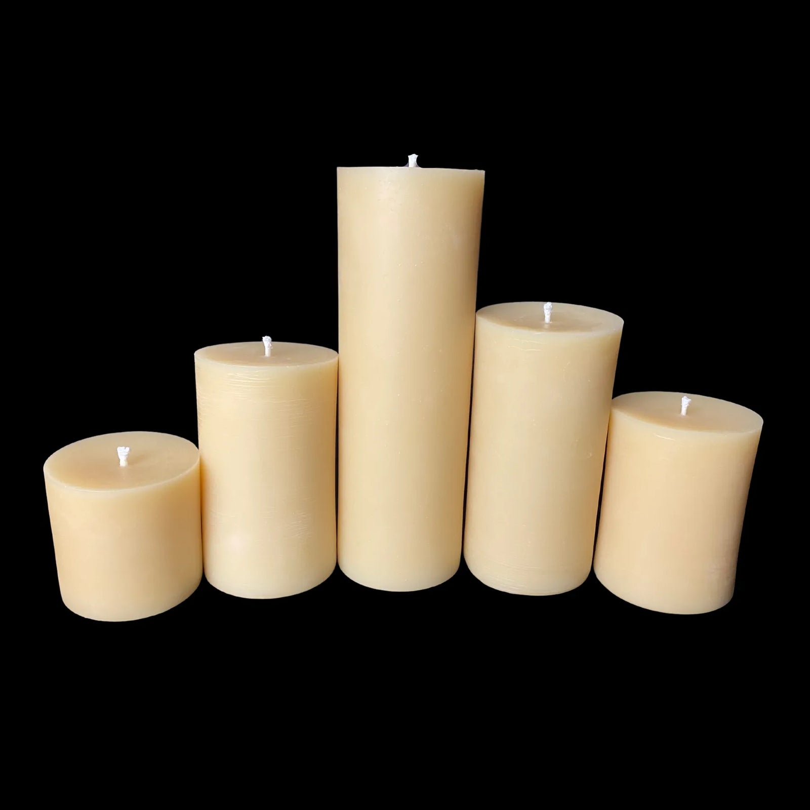 Warm-tone beeswax candle set, five sizes from short to tall, perfect for yoga studios or altars.
